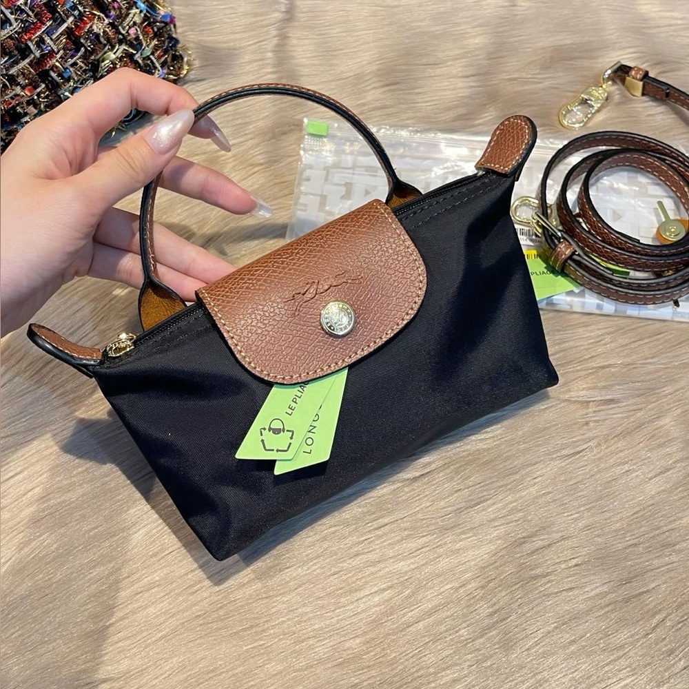 Longchamp crossbody bag
Size: 17*10 cm - Picture 4 of 5